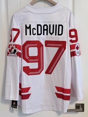 BNWT Authentic Bauer 2026 Olympics Canada Connor McDavid White Jersey Medium